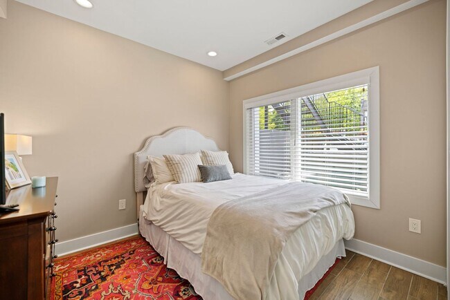 Building Photo - Totally Awesome in Trinidad! 3 bed + 2.5 BA on 2 levels