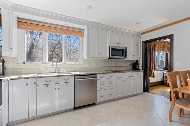 Building Photo - 10 Stonewood Dr