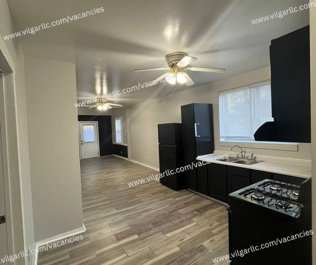 Building Photo - 3910 Deodar St