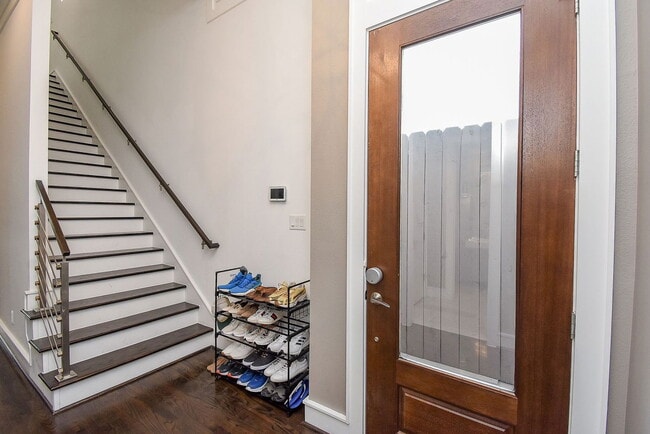 Building Photo - 1211 Rosine St