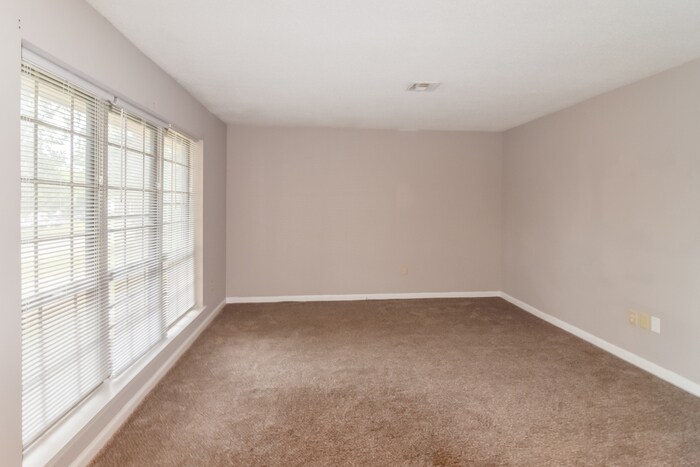 Building Photo - 581 Glade Park Loop