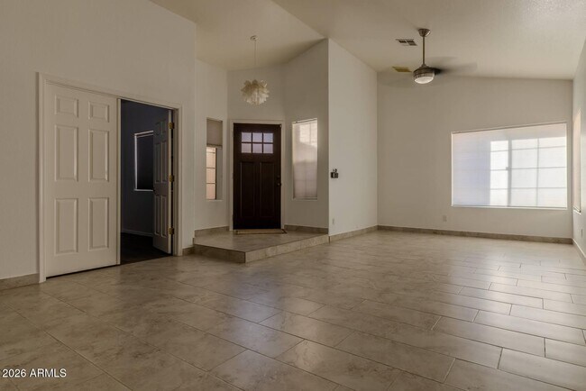 Building Photo - 3125 E Cottonwood Ln