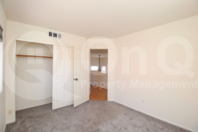 Building Photo - 1326 E Helena Dr