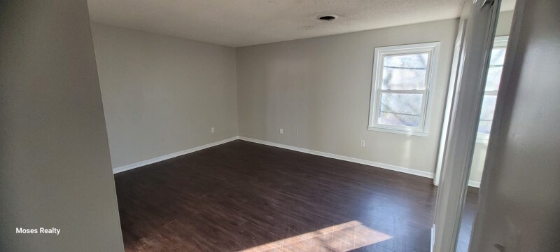 Building Photo - 1603 N Main St