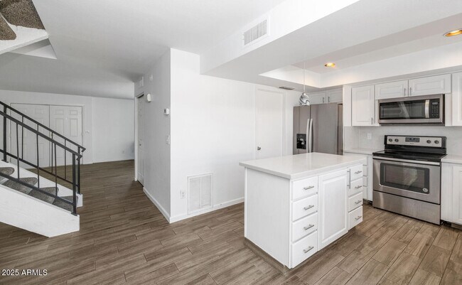 Building Photo - 5137 N Granite Reef Rd