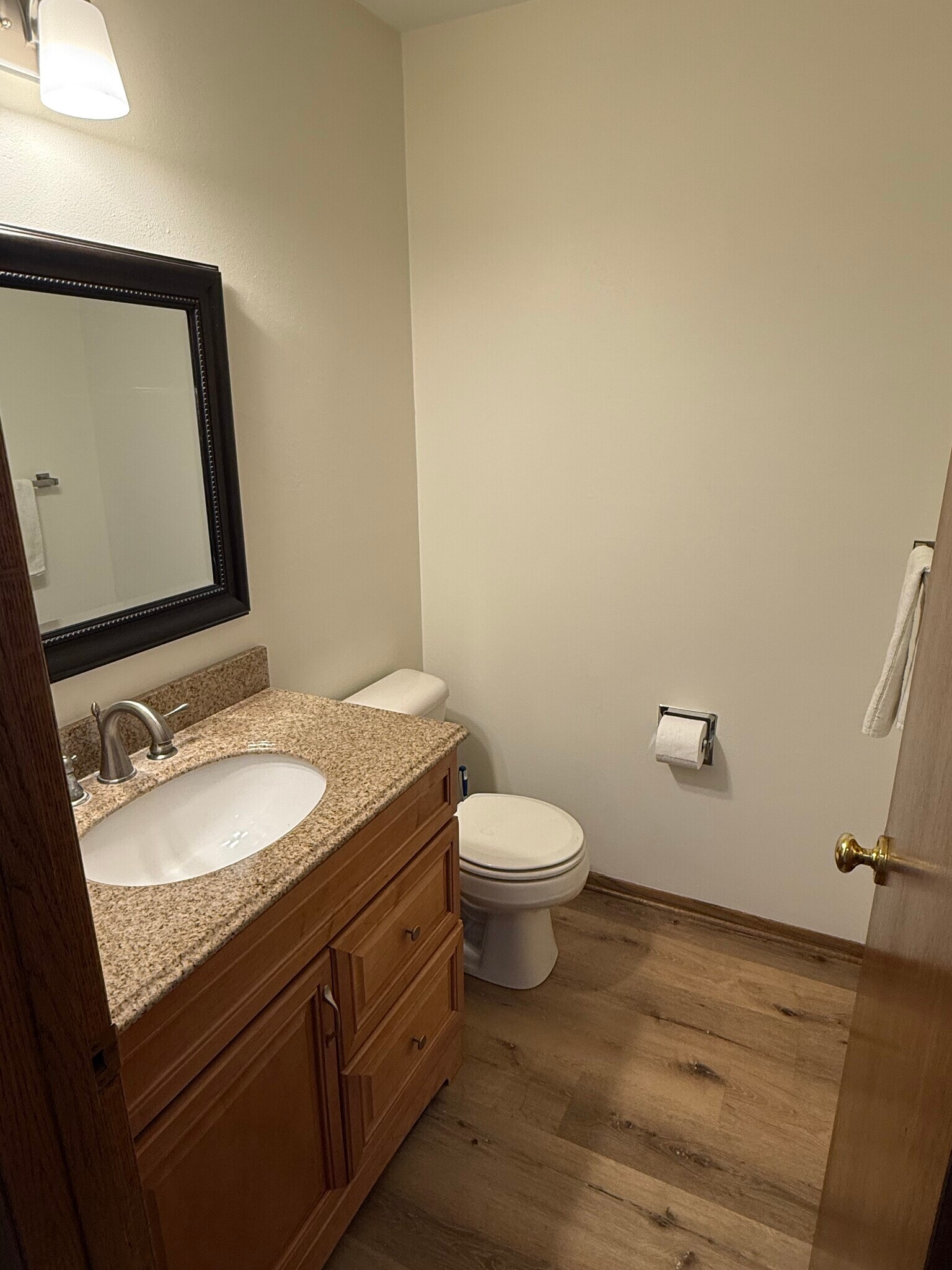 Main Flr Half Bath - 440 Hi View Dr