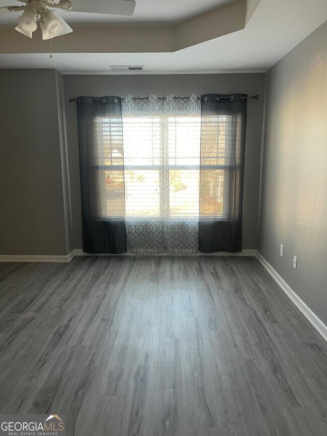 Building Photo - 331 Oakview Way