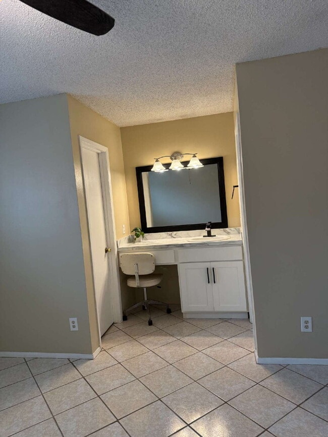 Building Photo - 220 Rio Tinto Dr