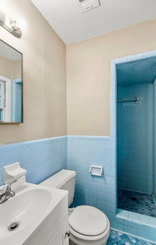 Building Photo - 509 Lagrand Dr
