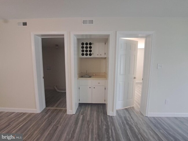 Building Photo - 35930 Beach Ave
