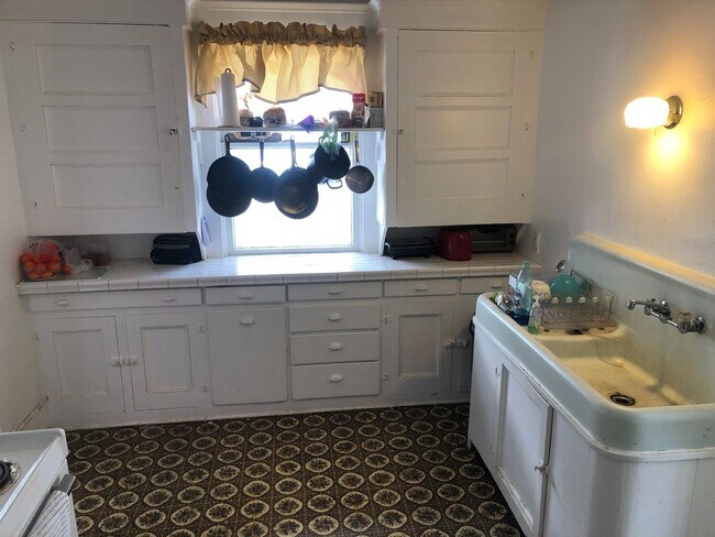 Building Photo - Charming, Spacious Rental in Old Town Fort Collins | Avail. 08/01/2026