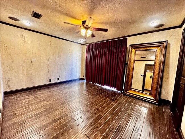 Building Photo - 500 E Riverside Dr