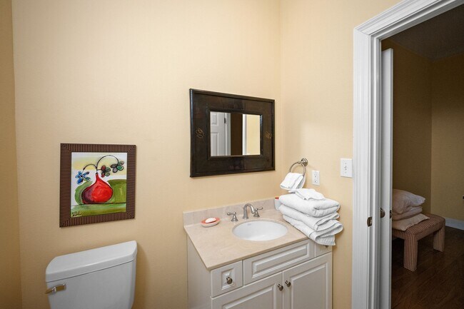 Building Photo - 632 Magnolia Cir