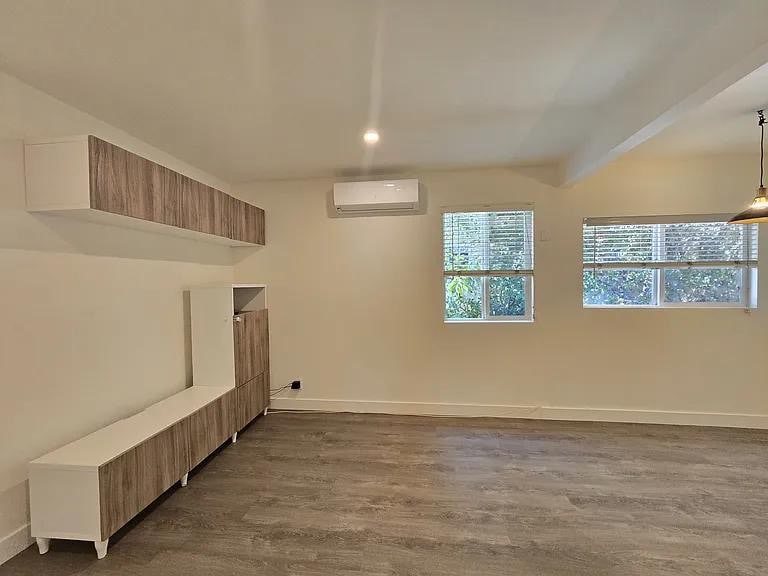 Building Photo - 5710 Vineland Ave