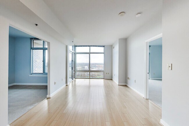Building Photo - AMAZING LOCATION! This stunning 1 bedroom with DEN & 1.5bath