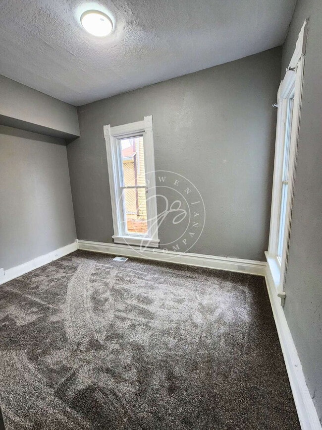 Building Photo - Spacious 2 bed main floor- 1st floor laundry room!