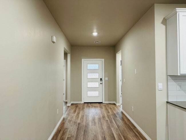 Building Photo - Deer Creek Schools + 4 Bedrooms + Newer Home in The Falling Springs Addition