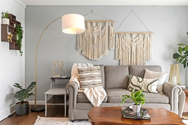 Building Photo - 3413 W Sunset Ave