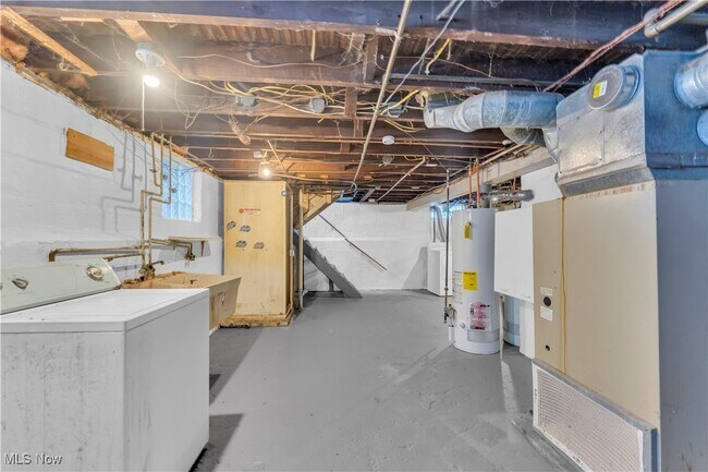 Building Photo - 10403 Russell Ave