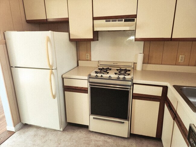 Building Photo - 456 Cold Spring Ave