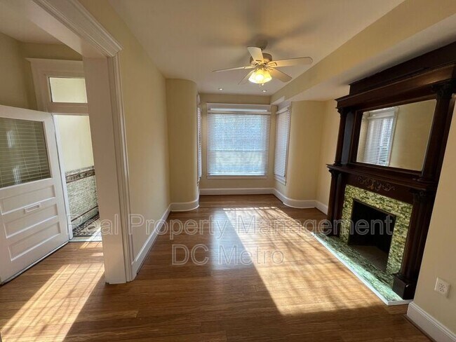 Building Photo - 32 Quincy Pl NE