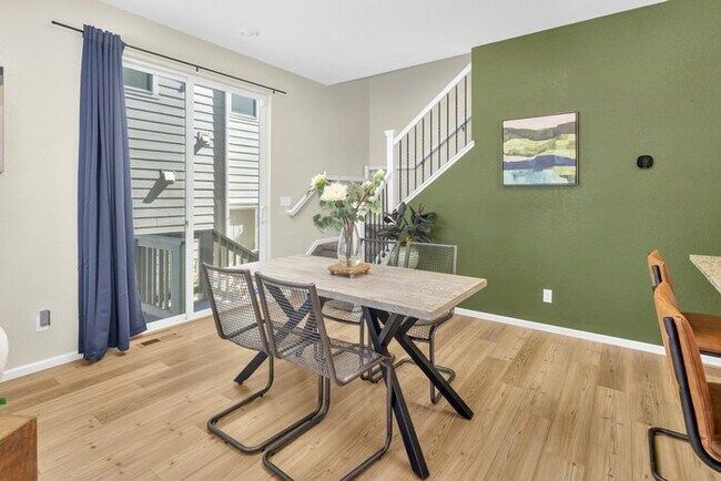 Building Photo - Off-The-Charts Incredible Collier Hill Home