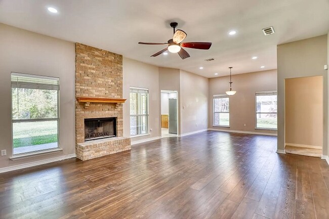 Building Photo - Large family home in the Magnolia Bayou Su...