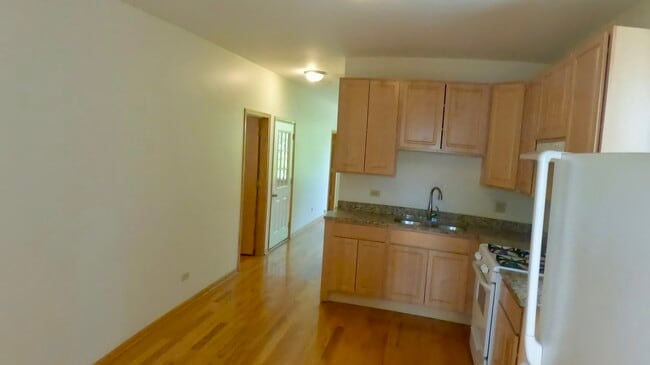 Building Photo - 2710 N Ridgeway Ave