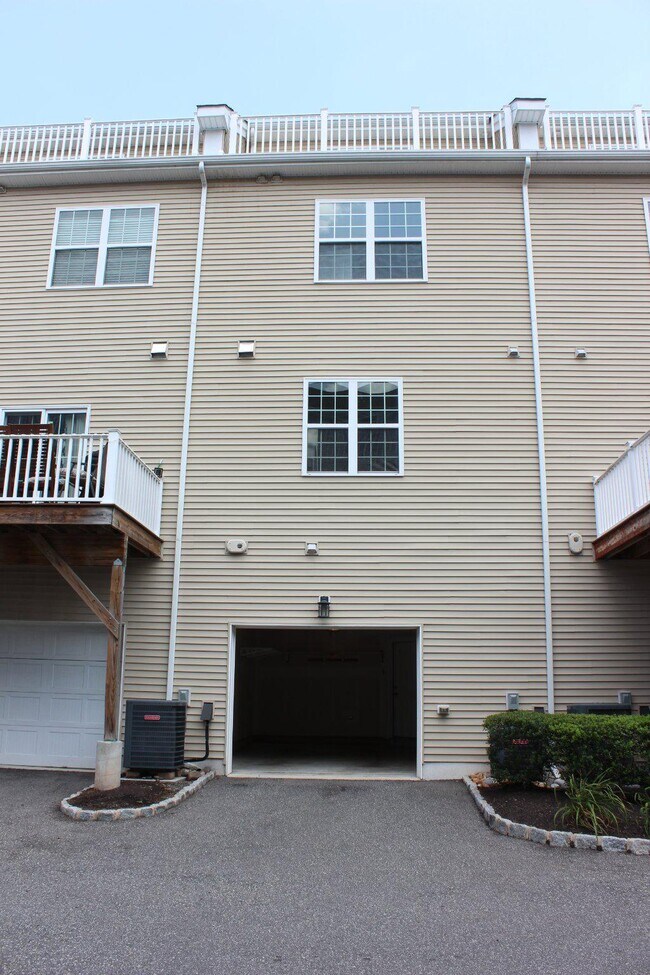 Building Photo - 120 Prince George St