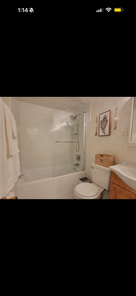Building Photo - 611 Broadhead Ave
