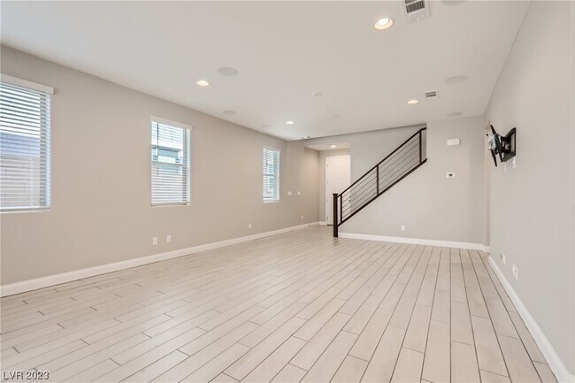 Building Photo - 164 Pace Ave