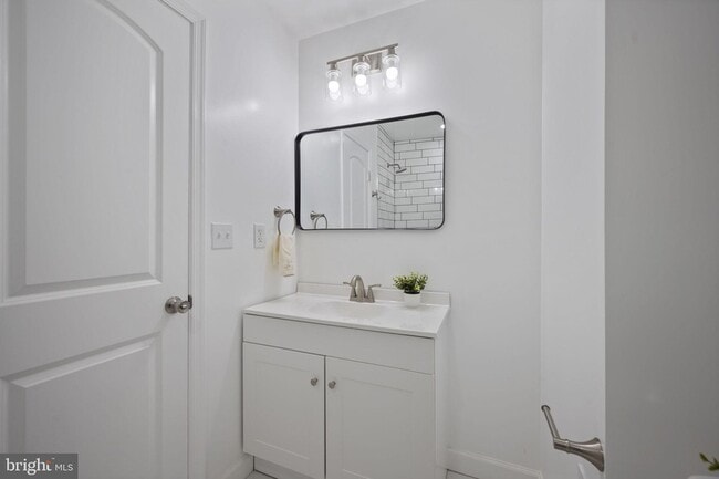 Building Photo - 328 S Macon St.