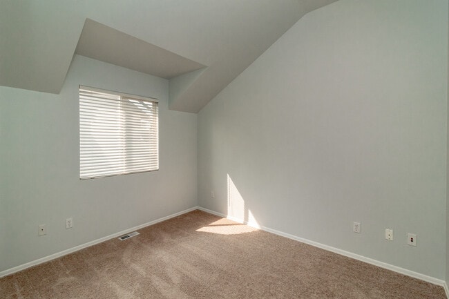 Building Photo - Charming 3-bedroom home with AC on Palisad...
