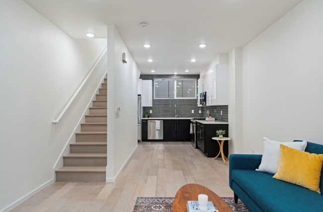 Building Photo - 5915 B California Ave SW-