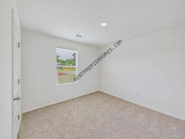 Building Photo - 3 Vineyard Dr