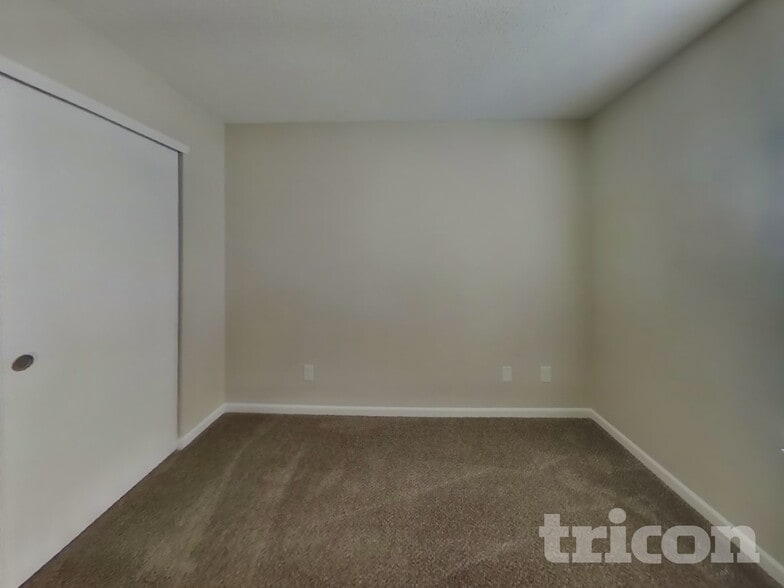 Building Photo - 1263 Crescent Dr