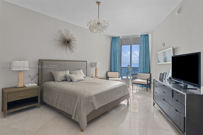 Building Photo - 16001 Collins Ave