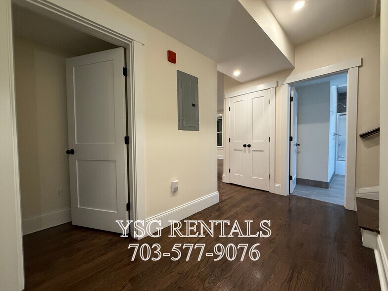 Building Photo - 19 Lambert Ave