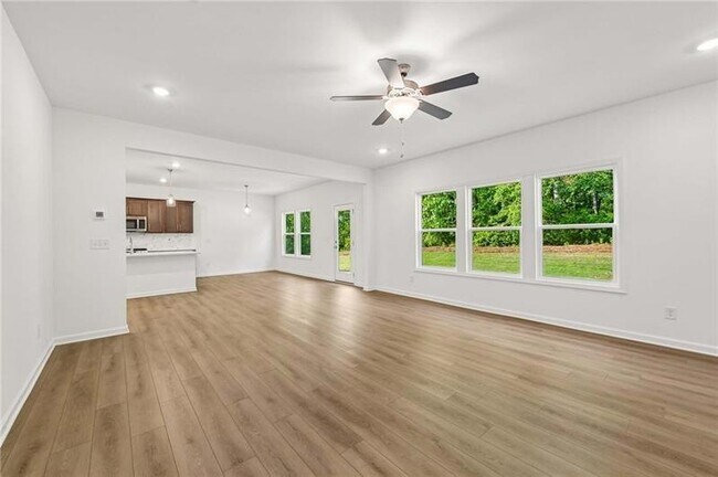 Building Photo - 204 Silverleaf Trl