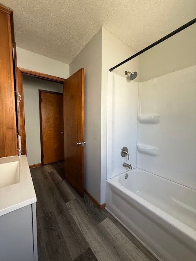 Building Photo - Two bedroom home with one car garage for rent - Canton NE