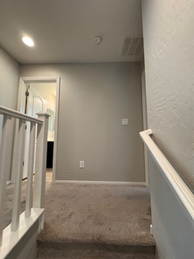 Building Photo - 3 Bedroom Home in a Gated Community! North...