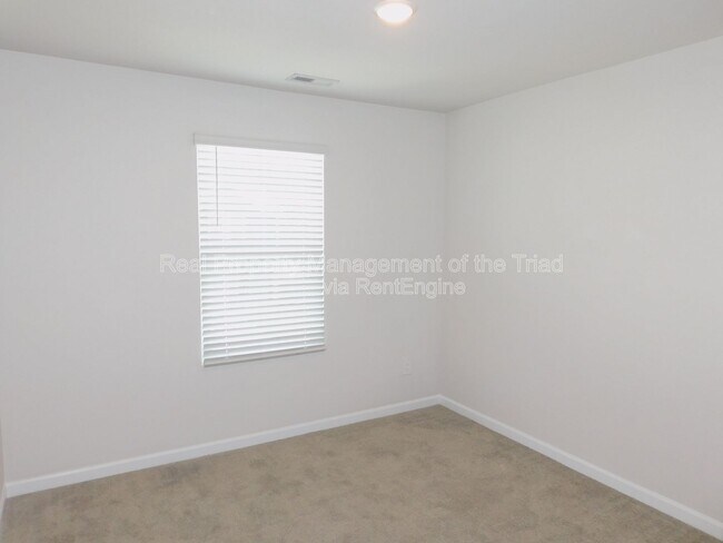 Building Photo - 221 Still Pasture Ln