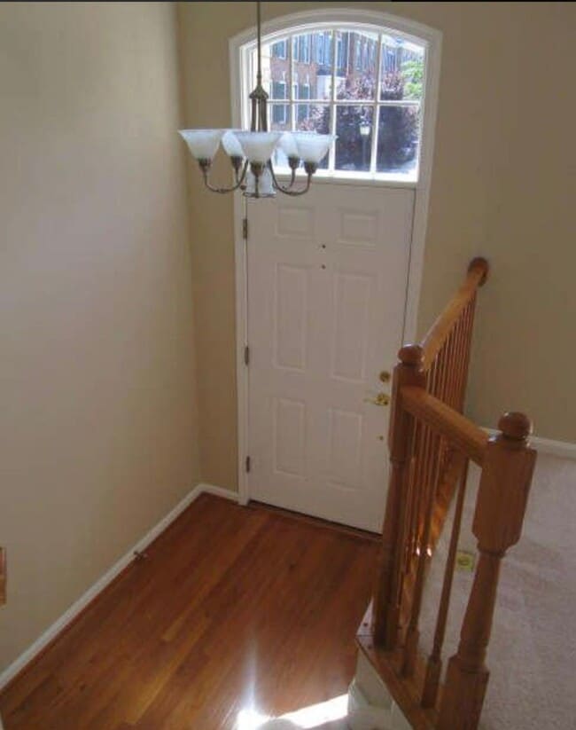 Building Photo - Beautiful 3 Bed 2 Bath 2 Half Bath Brick T...
