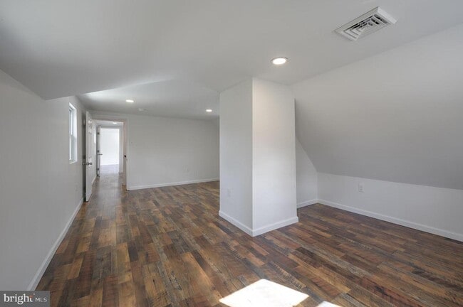 Building Photo - 1979 US-206