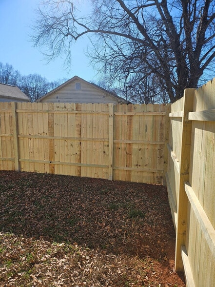 Building Photo - 108 E James St