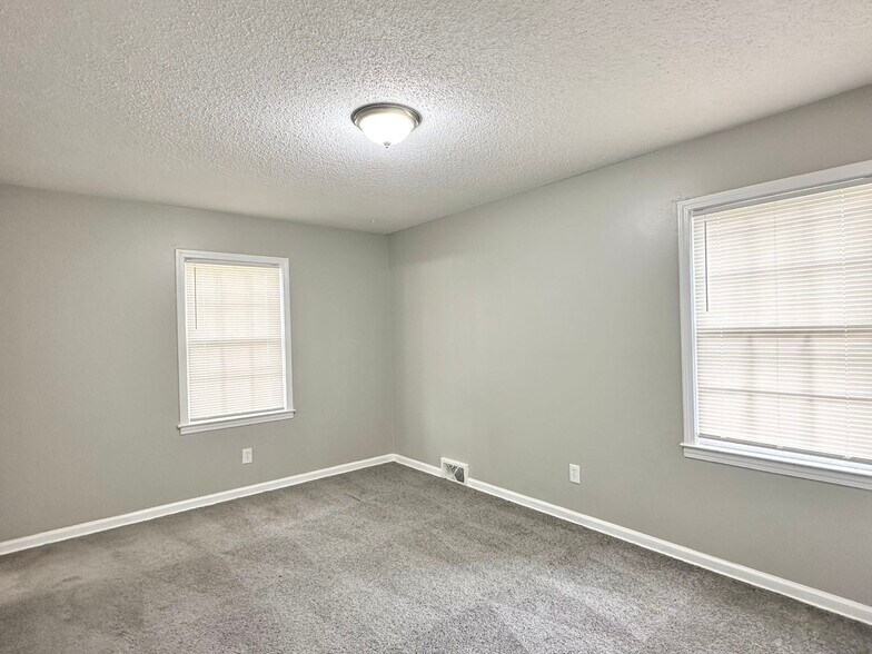 Building Photo - 2784 Bragg Ln