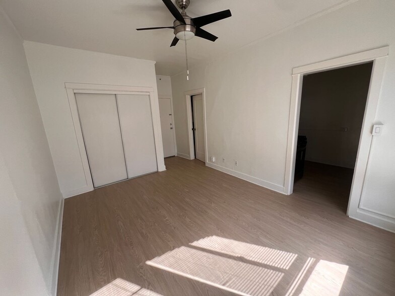 Interior Photo - 2532 DALY STREET