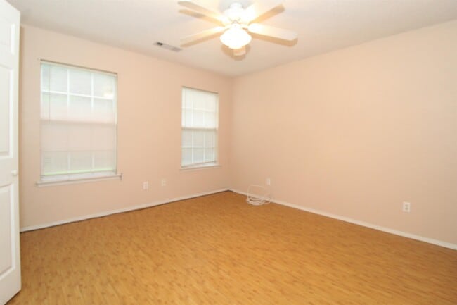Building Photo - 3152 Parkway Dr