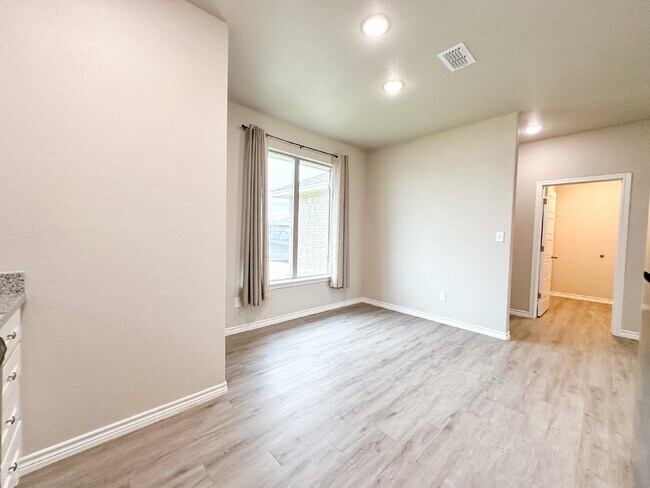 Building Photo - Newer Built 3/2/2 in Frenship ISD!