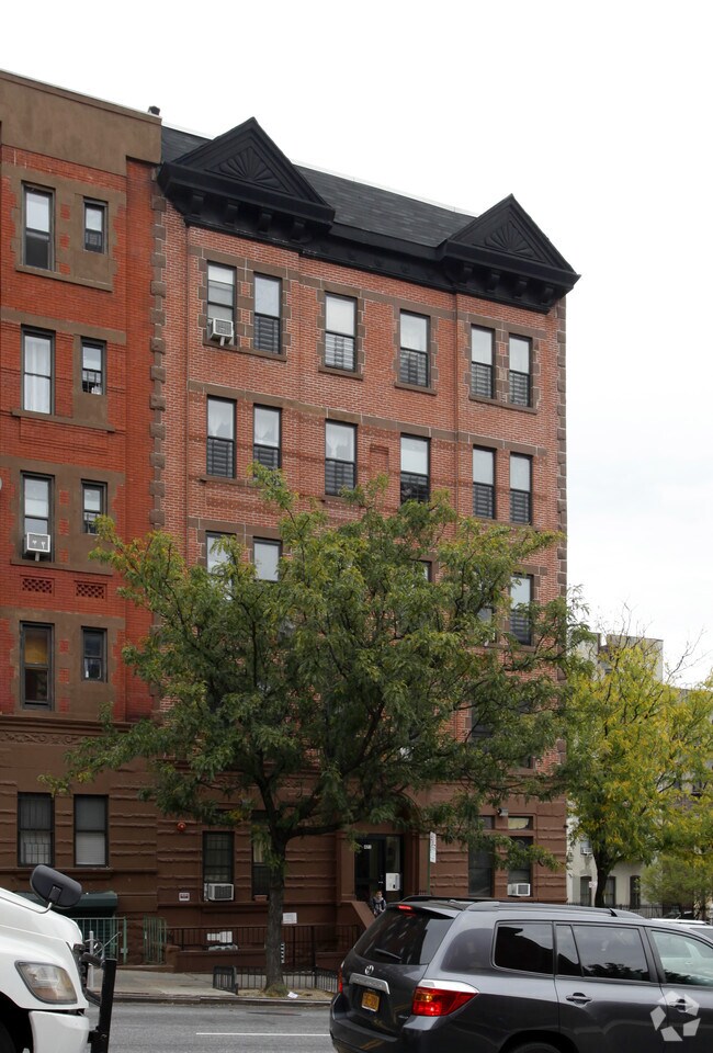 Building Photo - 471 W 145th St